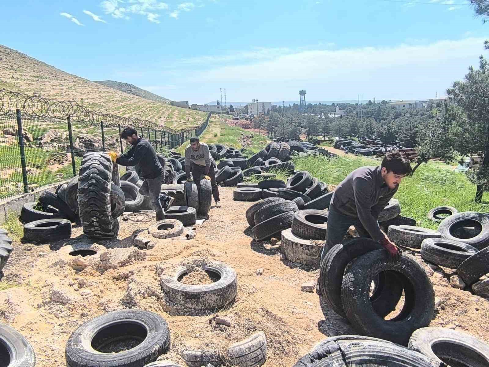 Mardin Büyükşehir Belediyesi, 100 ton atık lastiği geri dönüşüme kazandırdı
?v=1