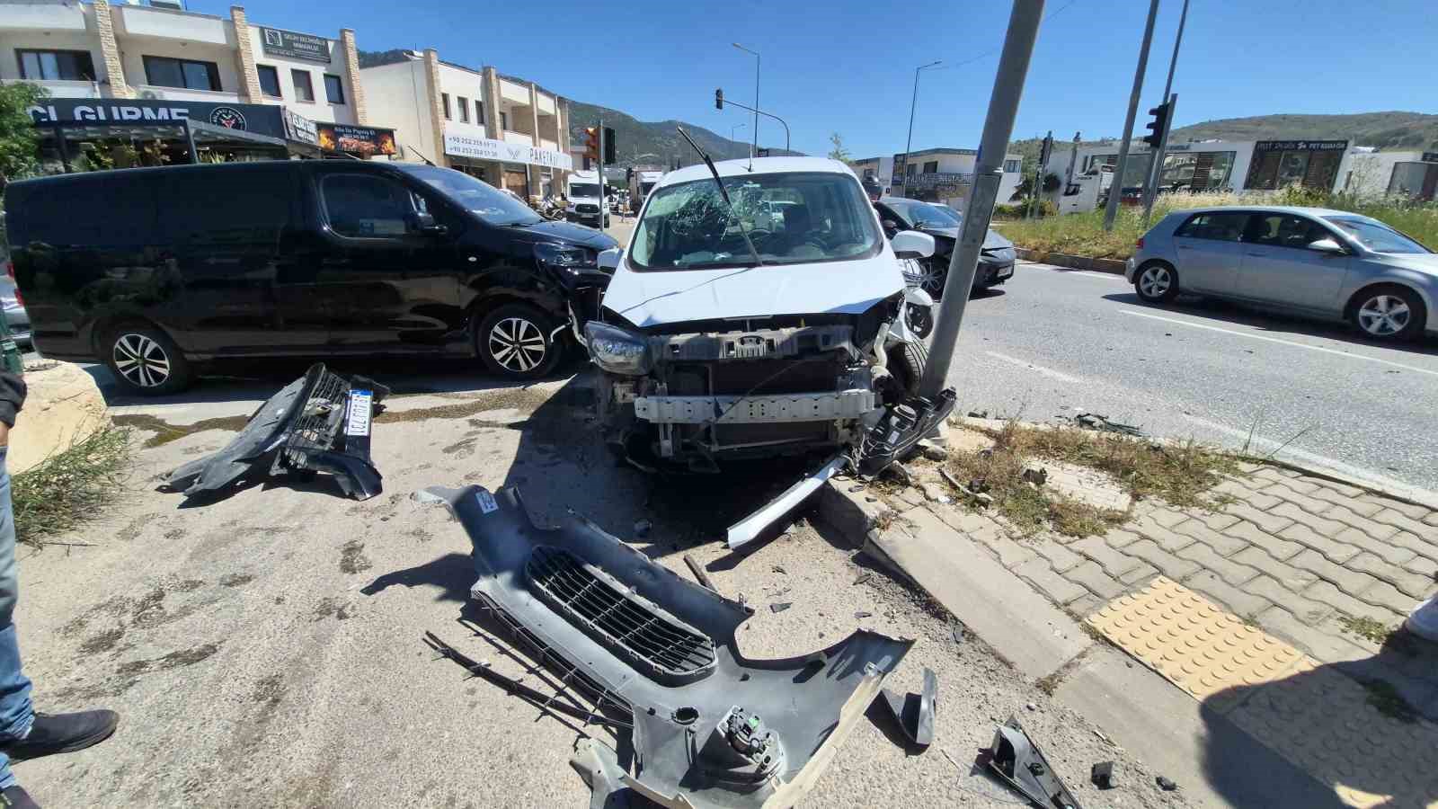 Sahil Güvenlik aracı kaza yaptı: 2 yaralı
?v=1