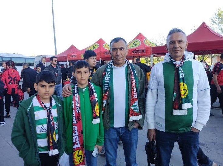 Bursasporlu taraftardan Eskişehirspor’a destek
?v=1