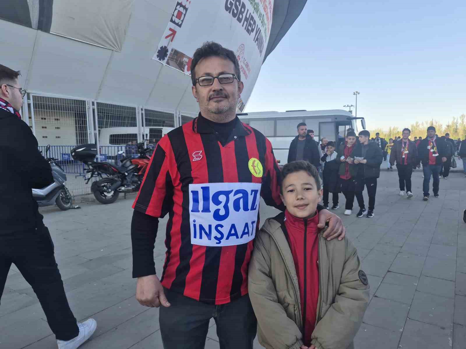 Eskişehirspor taraftarı Balıkesirspor maçı için heyecanlı
?v=1