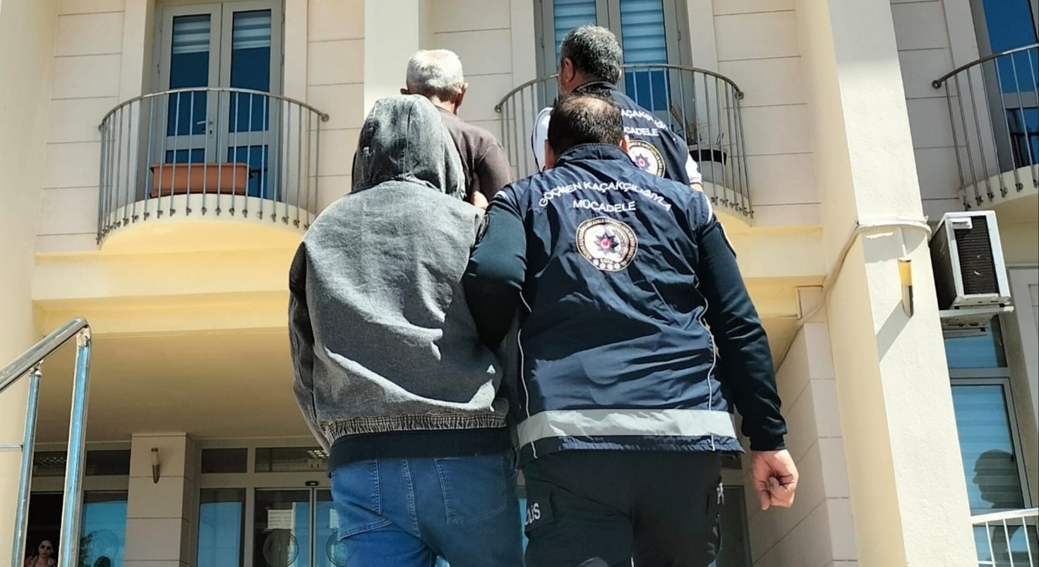 Düzensiz göçmen soruşturmasında 2 tutuklama daha
?v=1