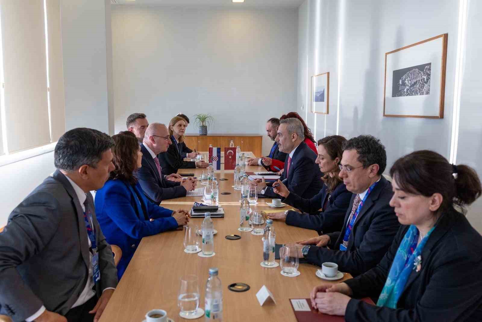 Dışişleri Bakanı Fidan, Hırvat mevkidaşı Grlic-Radman ile bir araya geldi
?v=1