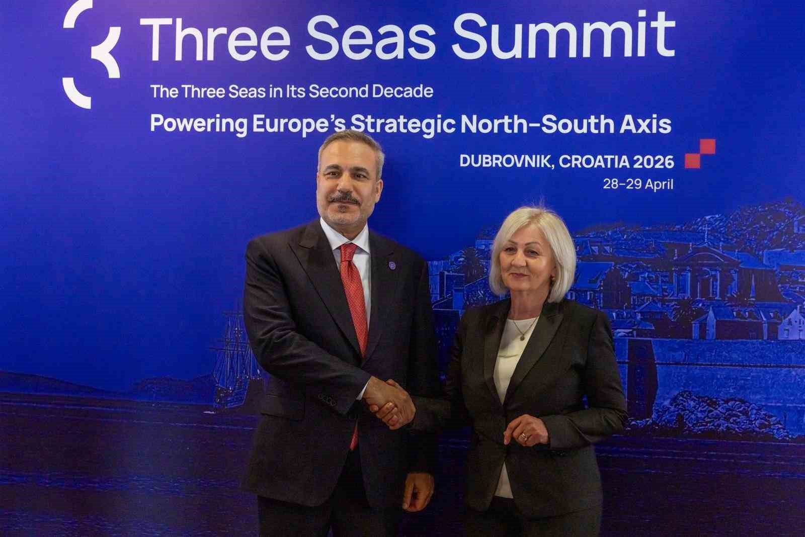 Dışişleri Bakanı Fidan, Bosna-Hersek Bakanlar Konseyi Başkanı Kristo ile bir araya geldi
?v=1