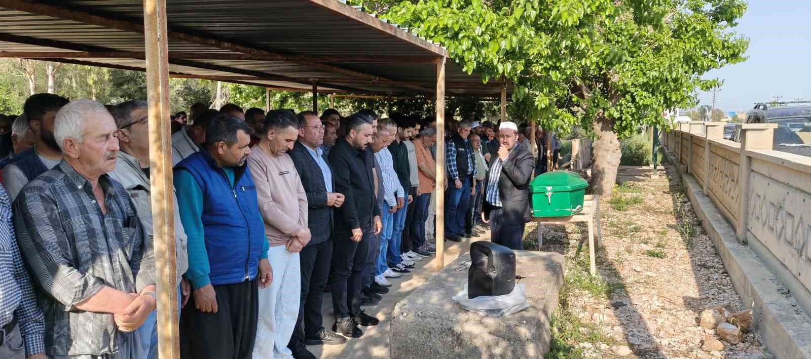 Denizde cansız bedenleri bulunmuştu: İki arkadaştan birinin cenazesi defnedildi
?v=1