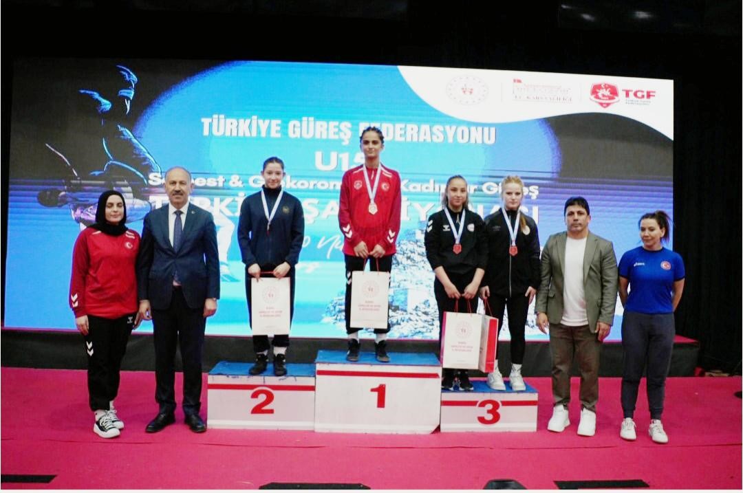 Erzincanlı güreşçilerden Türkiye Şampiyonası’nda çifte başarı
?v=1