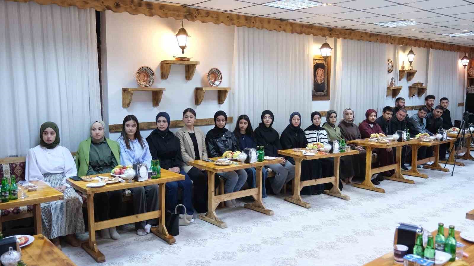 Erzincan’da Yıldırım gençlerle bir araya geldi
?v=1