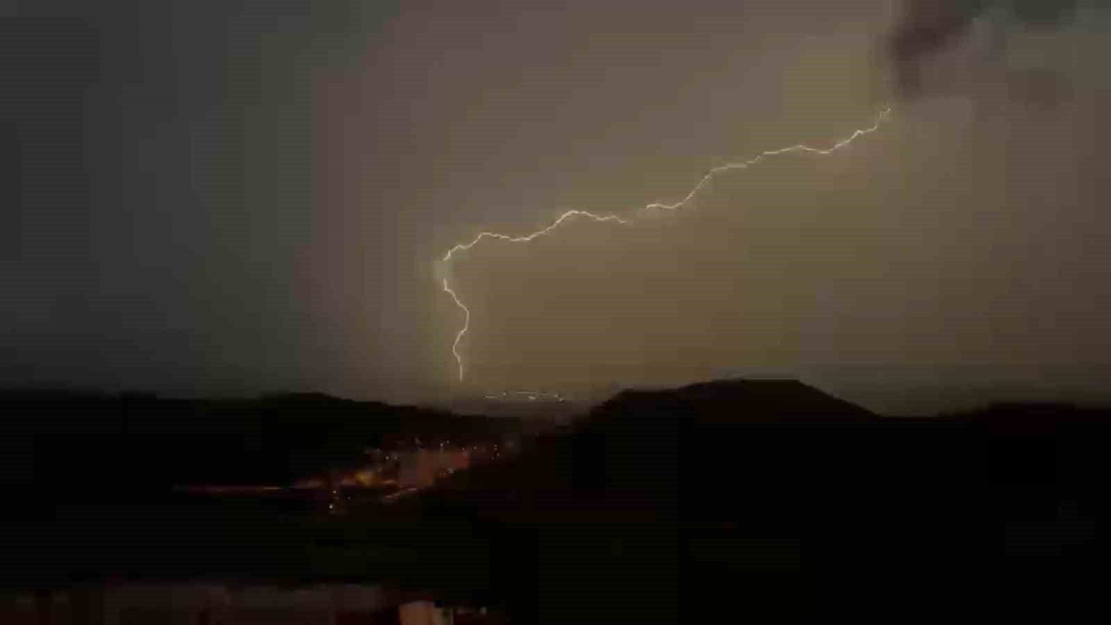 Mardin’de şimşek ve yıldırım görsel şölen oluşturdu
?v=1