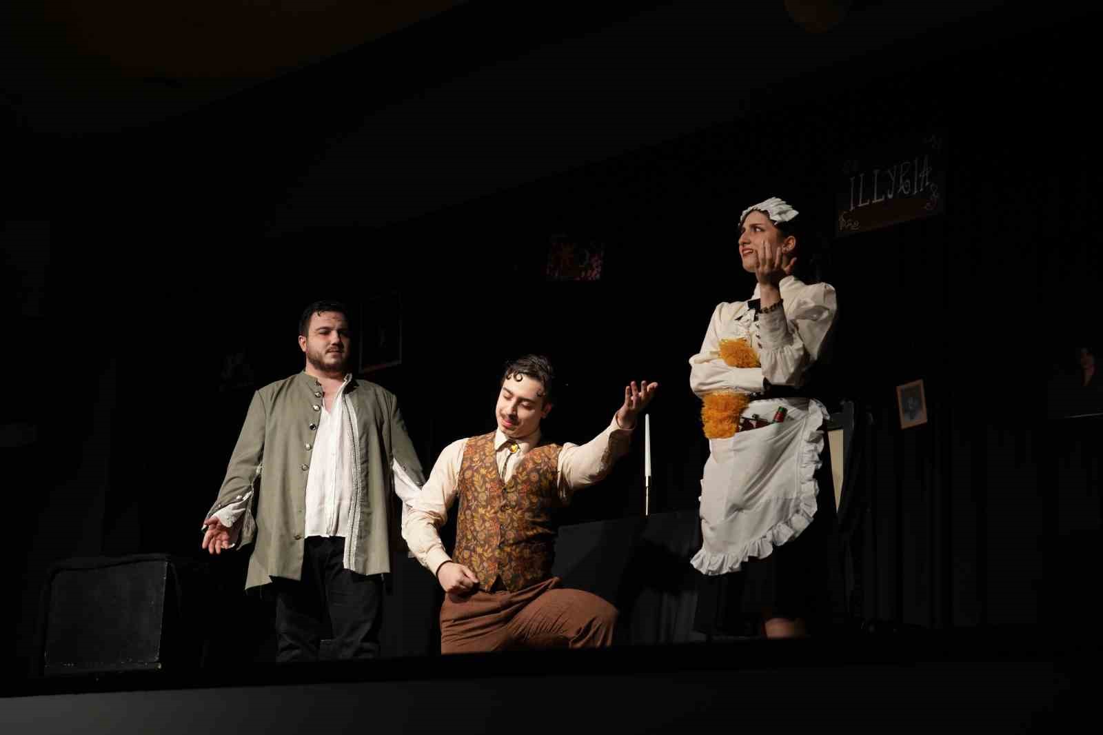 Tiyatronun kalbi İzmir Ekonomi’de attı
?v=1