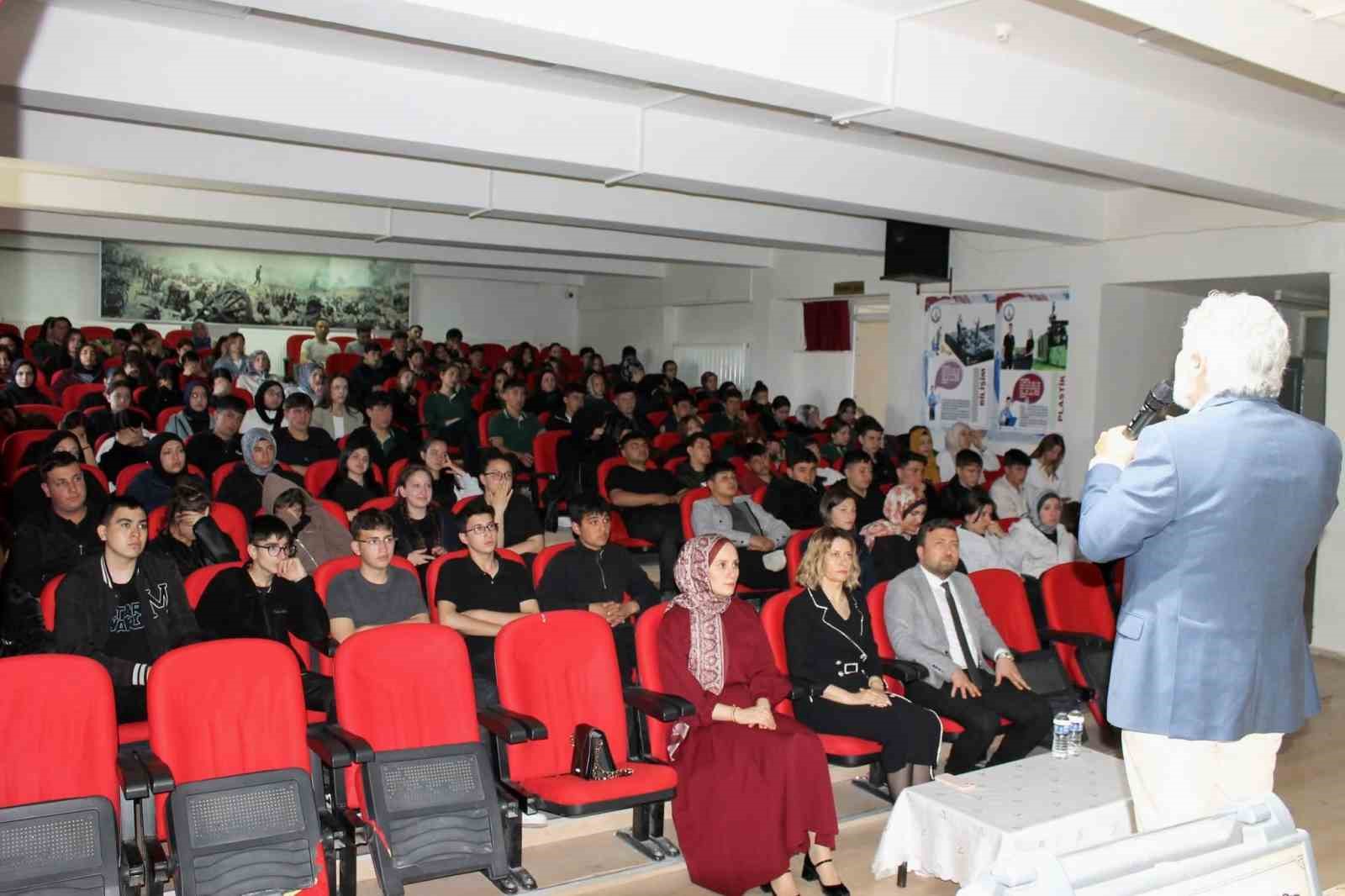 Altıntaş’ta öğrenci ve yazar buluşması
?v=1