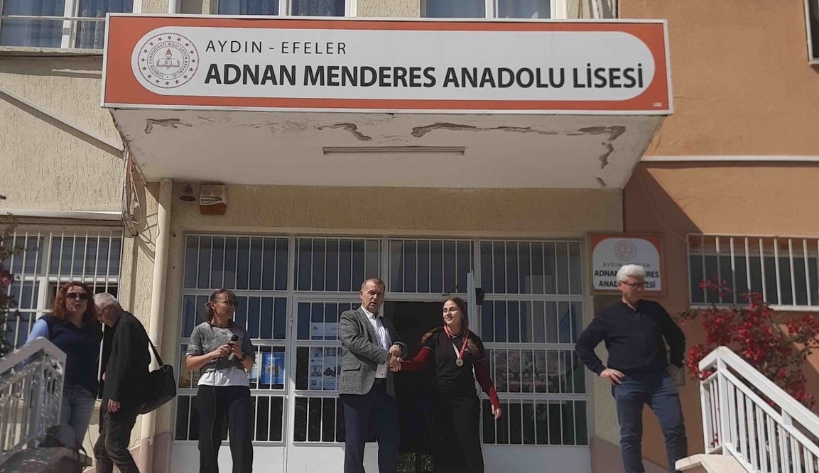 Aydınlı öğrenci Türkiye birincisi oldu
?v=1