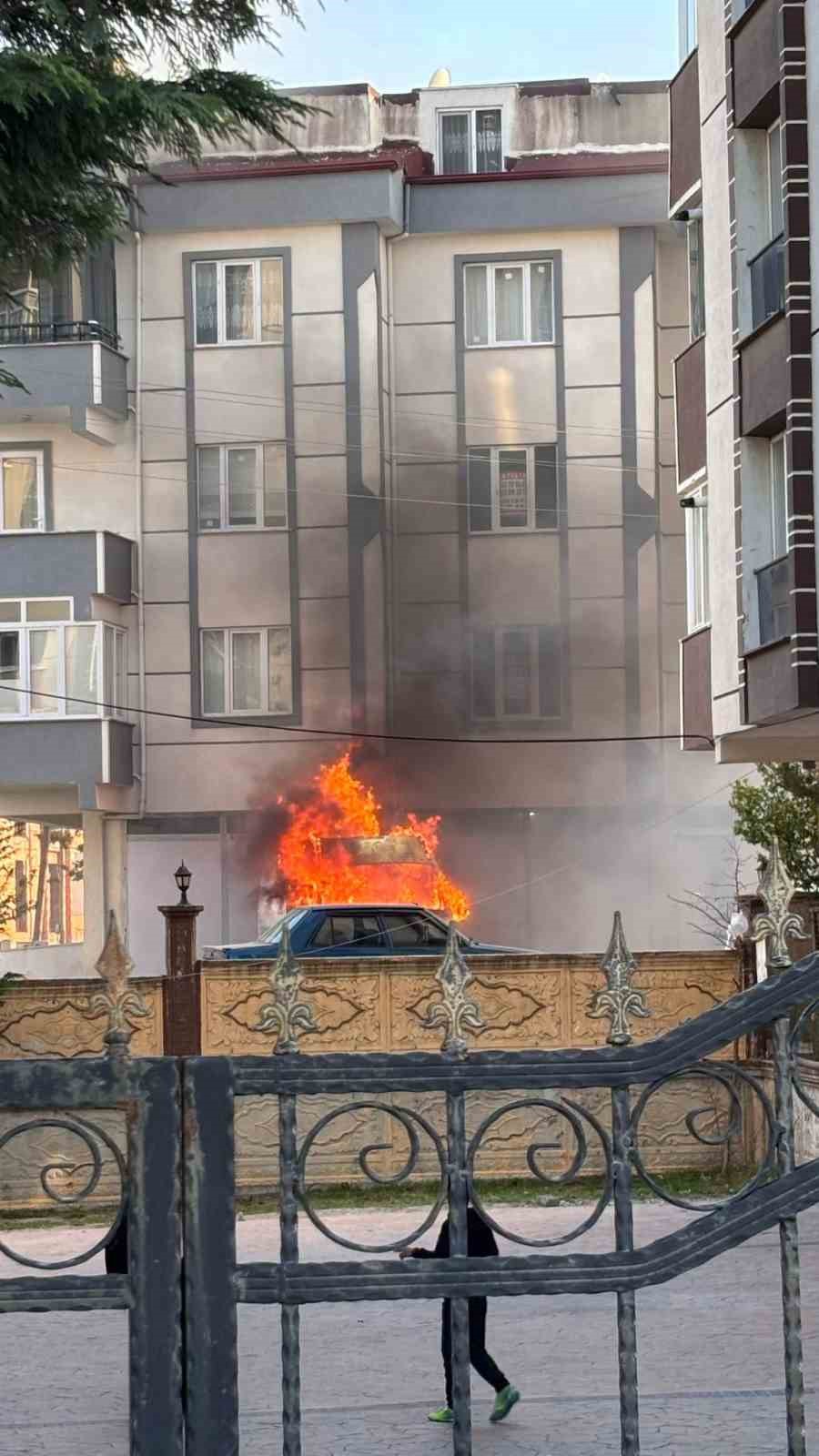 Tekstil malzemeleri yüklü minibüs alev aldı
?v=1