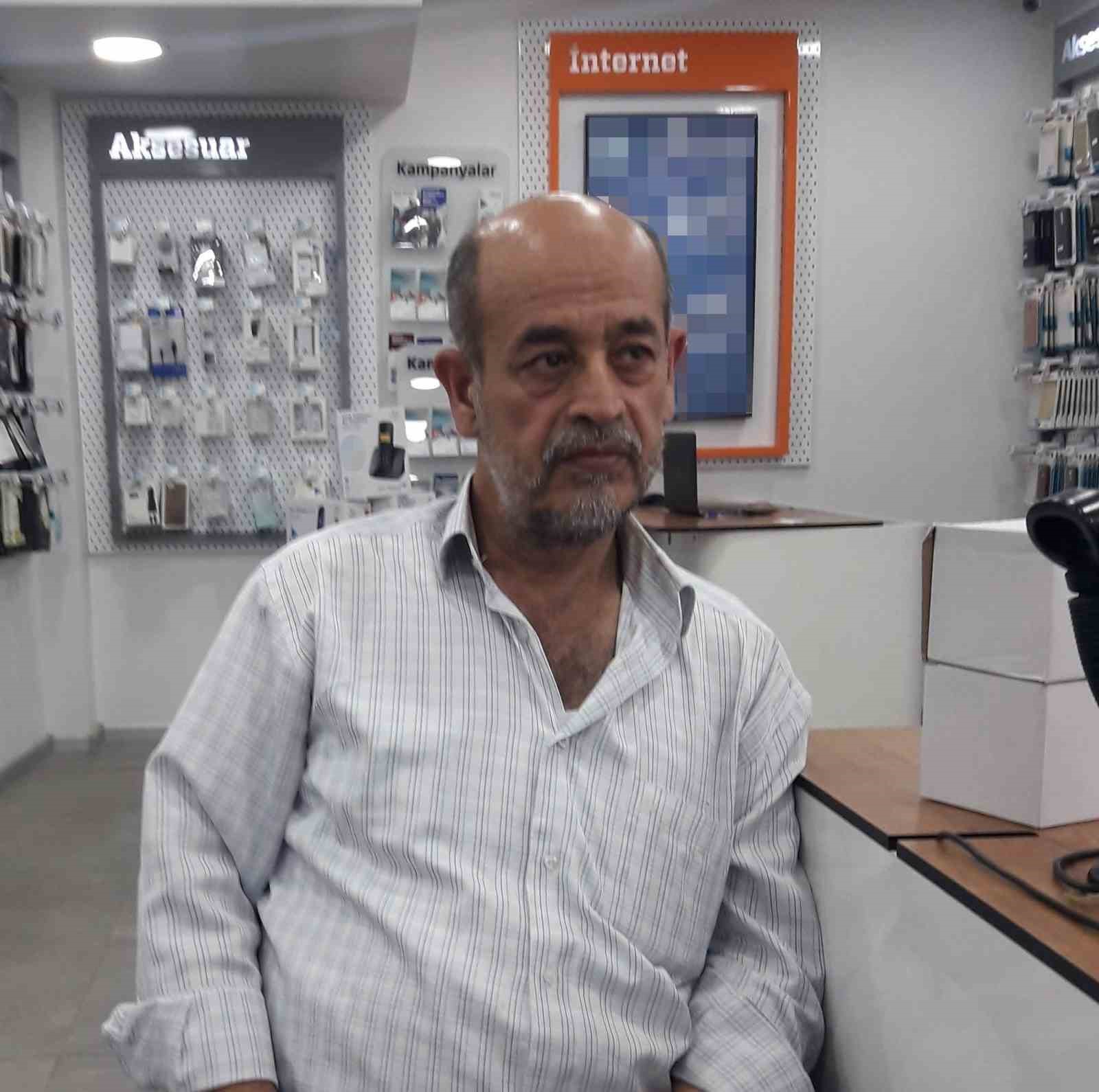 Kağıthane’de gecekondunun çatısına uçan servis aracının şoförü hayatını kaybetti
?v=1