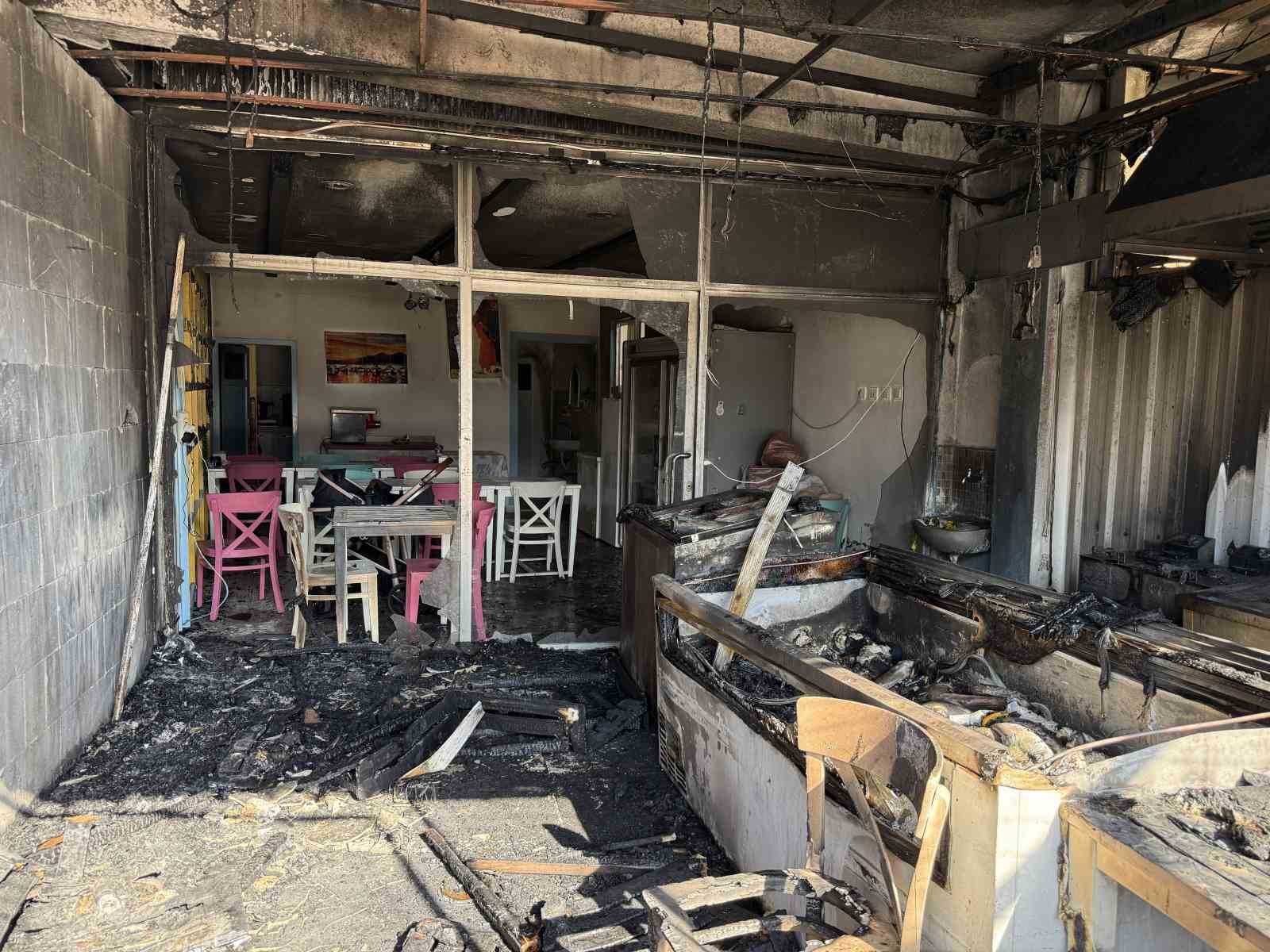 Serik’te balıkçı dükkanı çıkan yangında kullanılamaz hale geldi
?v=1