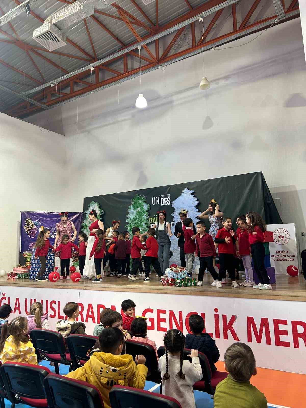 Menteşe’de çocuk tiyatrosu ilgiyle izlendi
?v=1