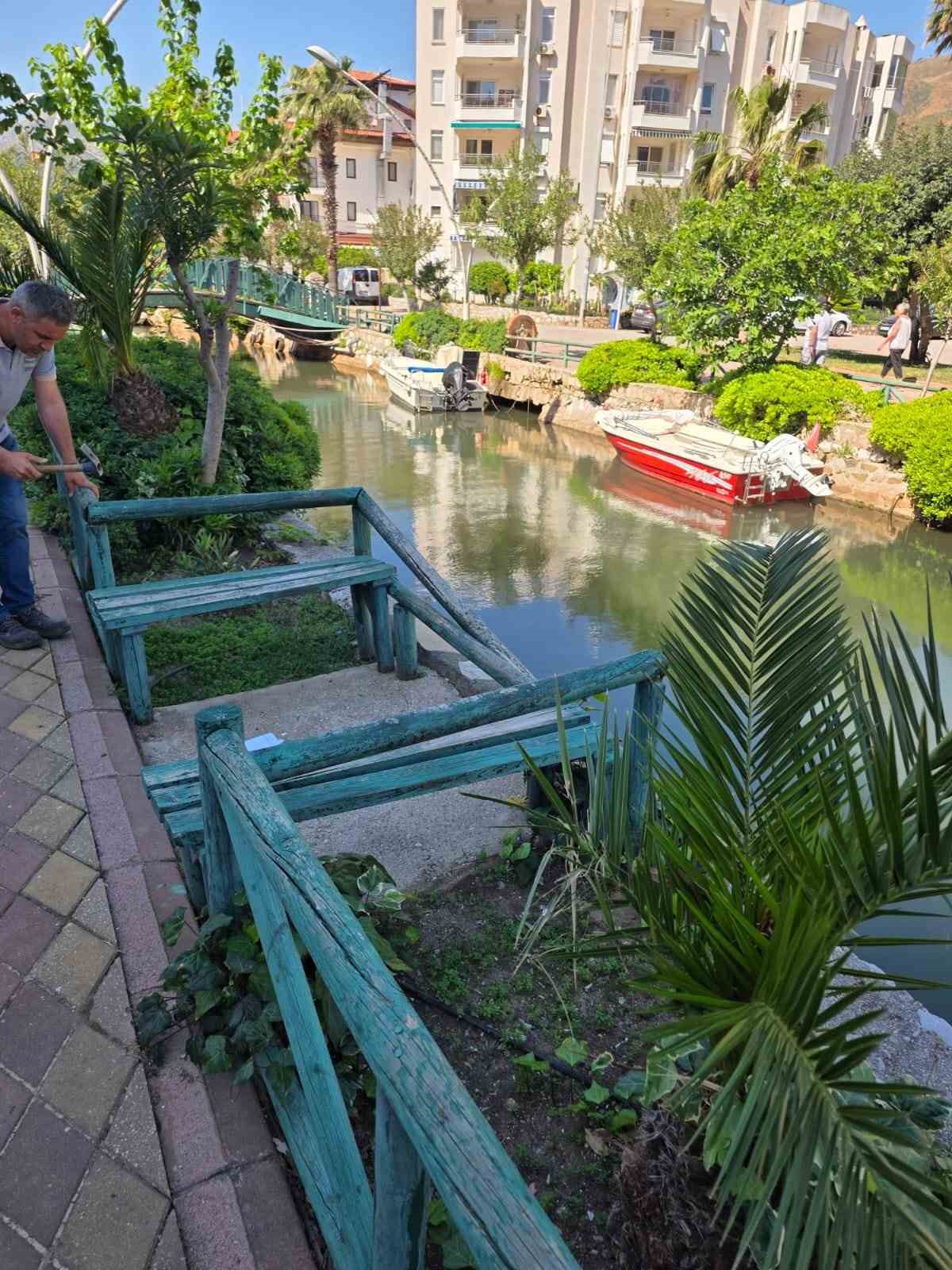 Marmaris’te ahşap korkuluklara zarar veren şahıslar tespit edilecek
?v=1