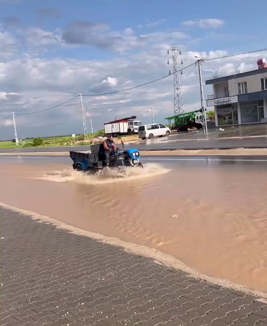 Kahta’ya bağlı Narince’de yağış sonrası yollar göle döndü
?v=1