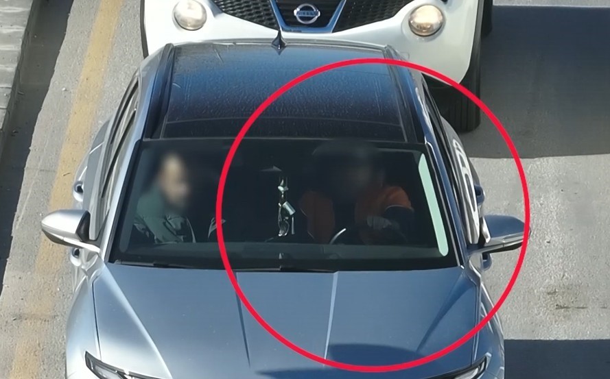 Dronu görünce emniyet kemerini taktılar
?v=1