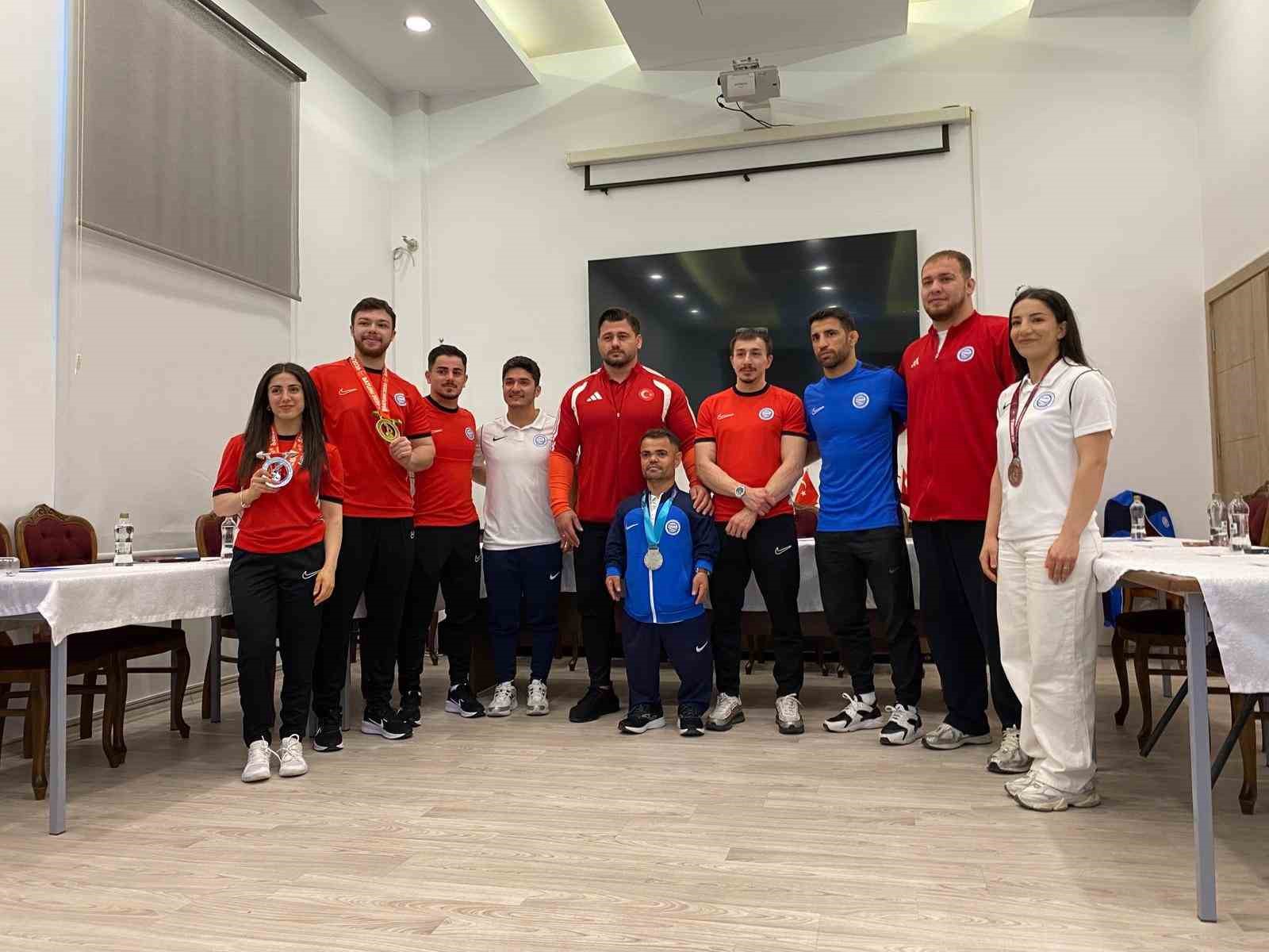 Rıza Kayaalp:  Aktif güreş yapmayan Taha Akgül rekoru kırmaya daha yakın 
?v=1