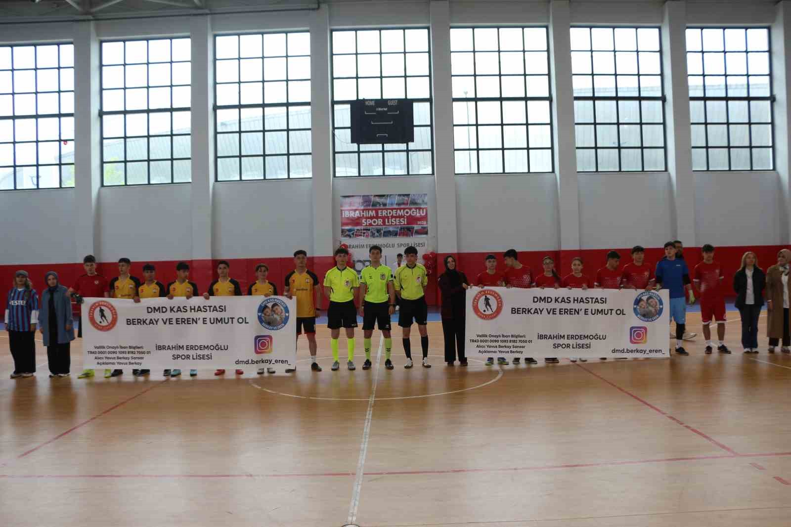 DMD hastası Berkay ve Eren kardeşlere Futsal Turnuvası ile umut oldular
?v=1