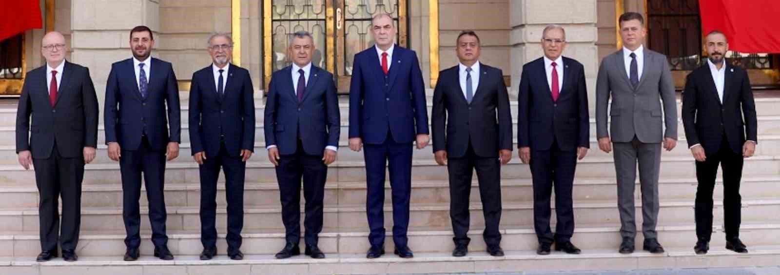 ESO Yönetim Kurulu üyeleri şahsi katkılarıyla Eskişehirspor’un yanında
?v=1