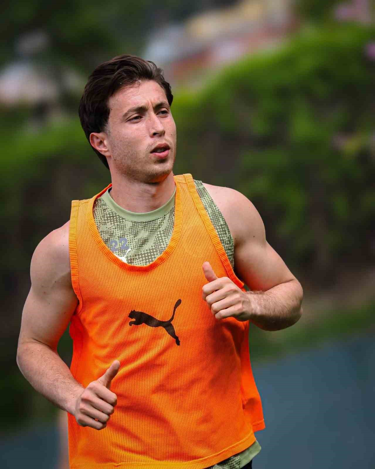 Alanyaspor, Antalyaspor maçının hazırlıklarına başladı
?v=1