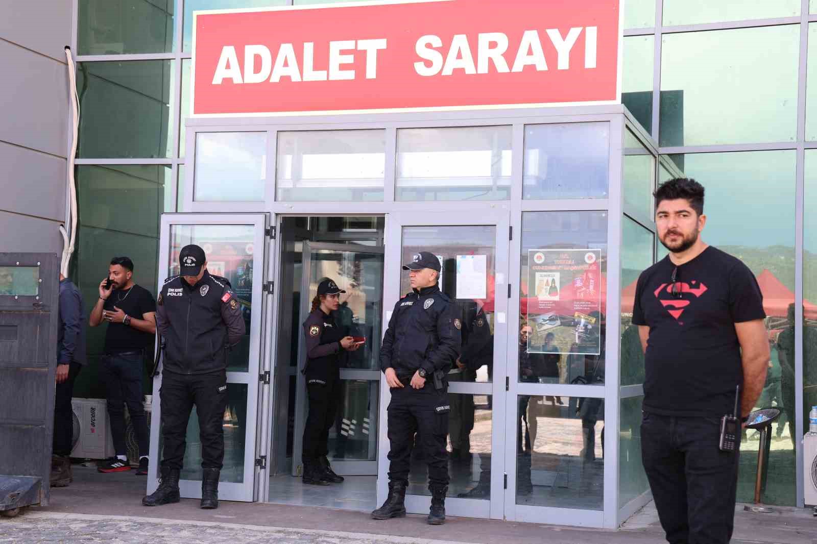 Tunceli’de 2 kişinin hayatını kaybettiği kavgaya ilişkin davada sanığa iki kez müebbet hapis
?v=1