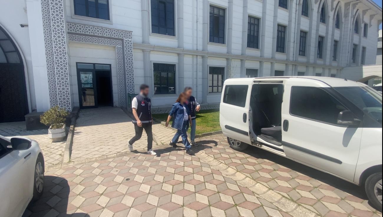 Evden ziynet eşyası ve nakit para çalan kadın yakalandı
?v=1