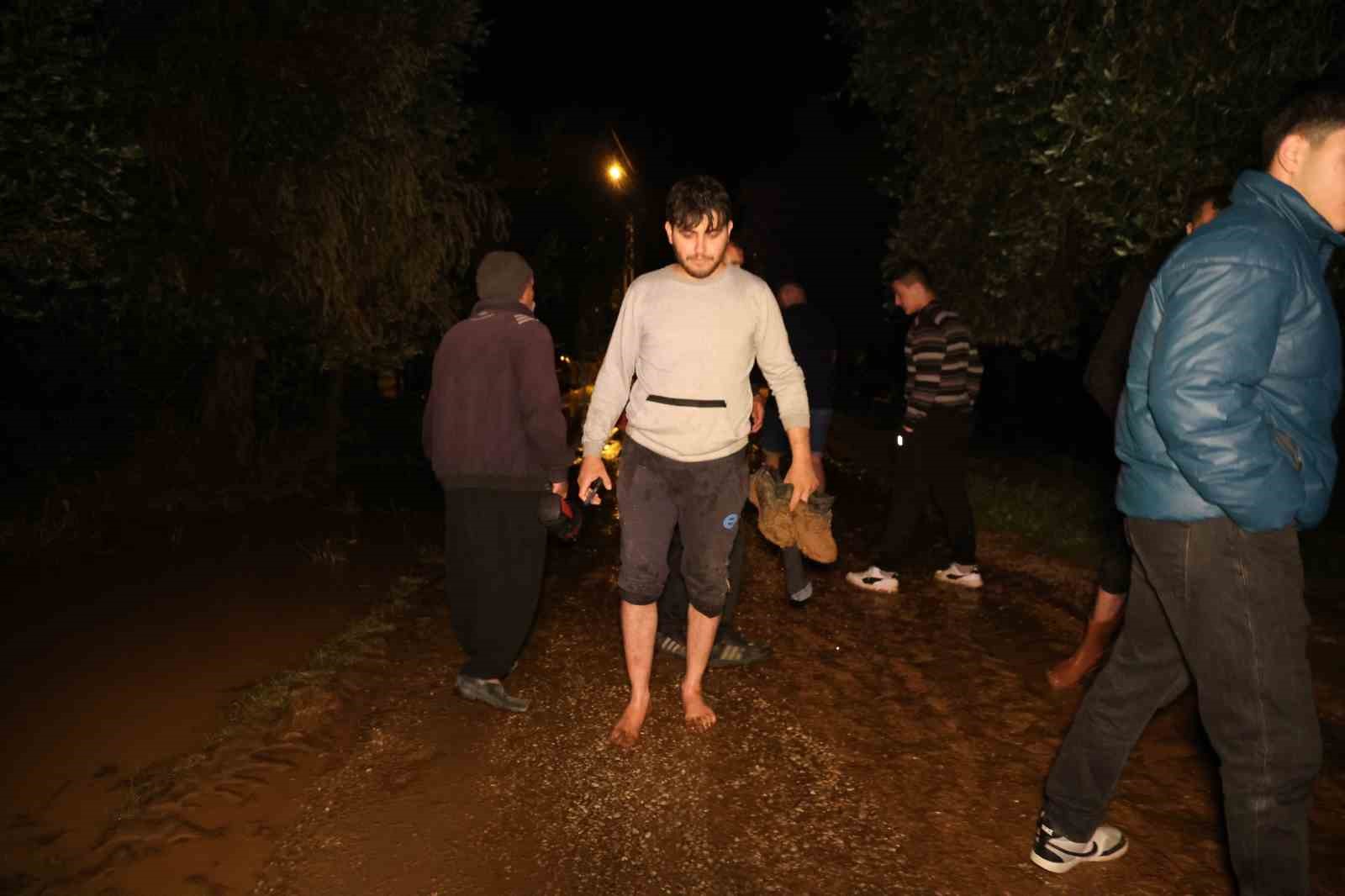 Sel felaketini yaşayanlar o anları anlattı:  Her şey bir saatte oldu 
?v=1