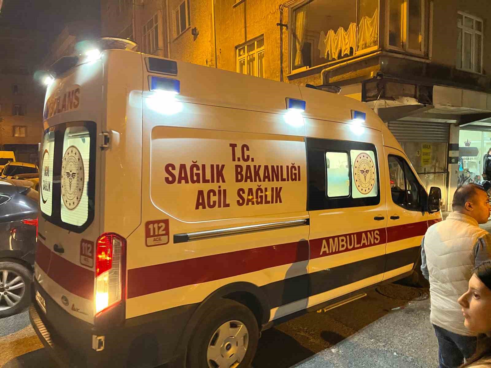 Küçükçekmece’de polis ekiplerinden kaçmaya çalışan motosikletli şahıslar kaza yaptı
?v=1