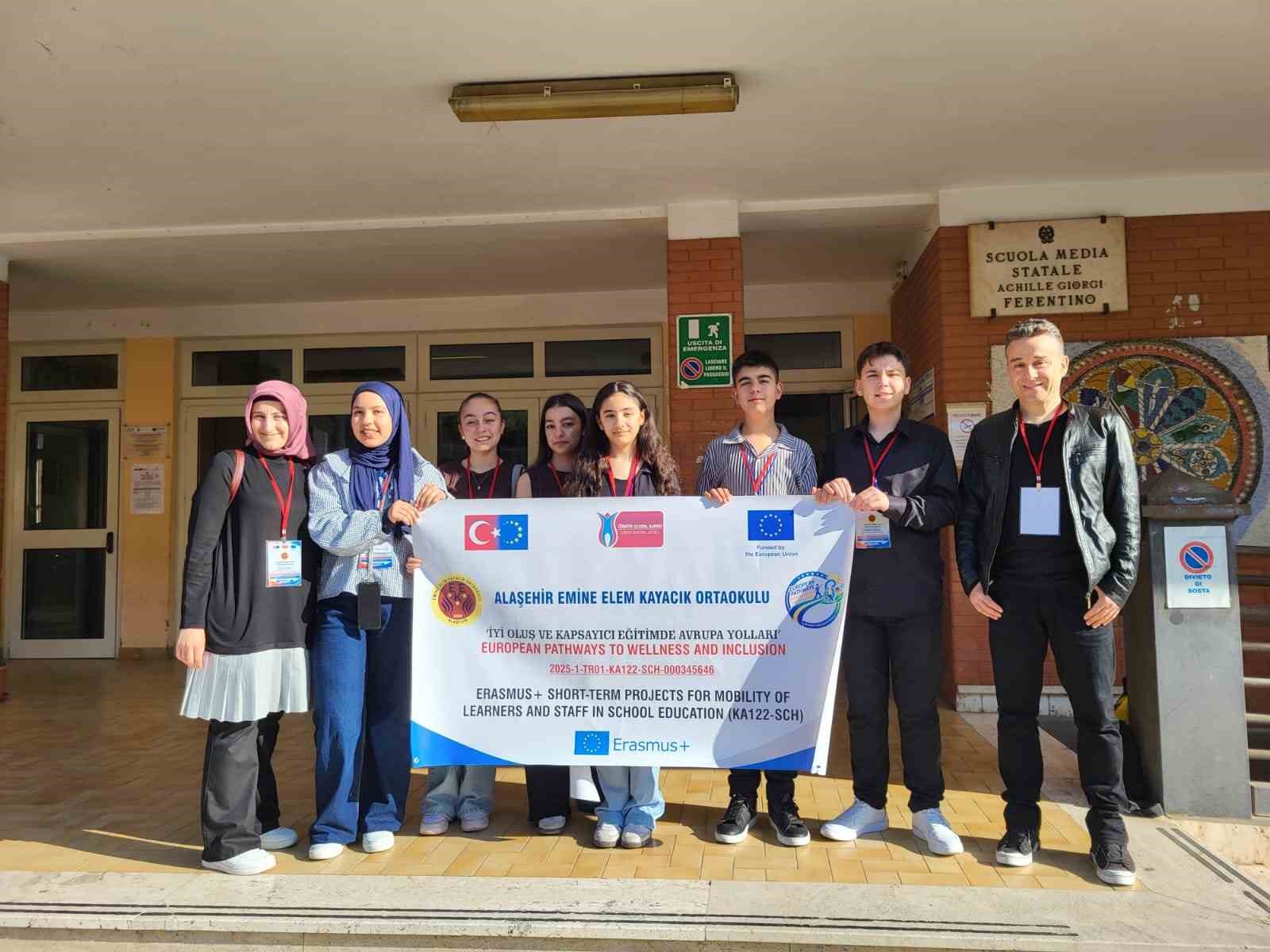 Alaşehirli öğrenciler İtalya’da Türkiye’yi temsil etti
?v=1