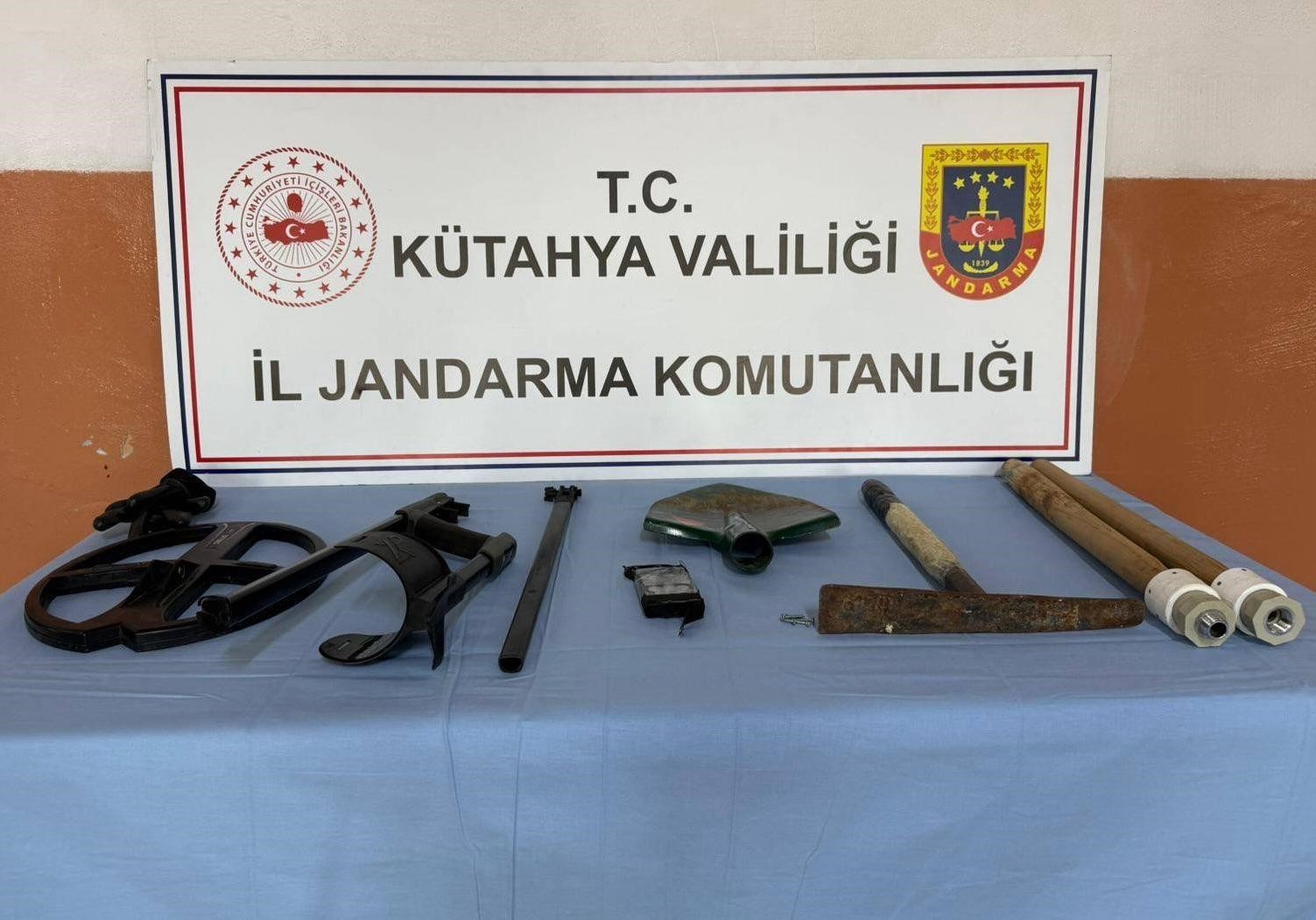 Kaçak kazı malzemeleri ele geçirildi, 2 şüpheli yakalandı
?v=1