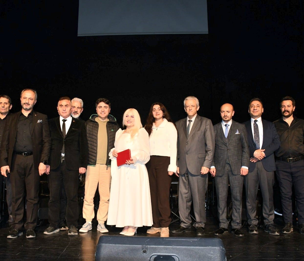 Türk Halk Müziği Topluluğu’ndan türkü gecesi
?v=1