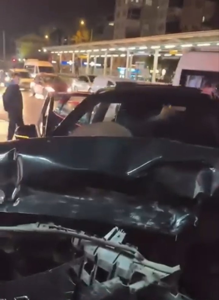 Bursa’da zincirleme kaza: 3 araç hurdaya döndü
?v=1