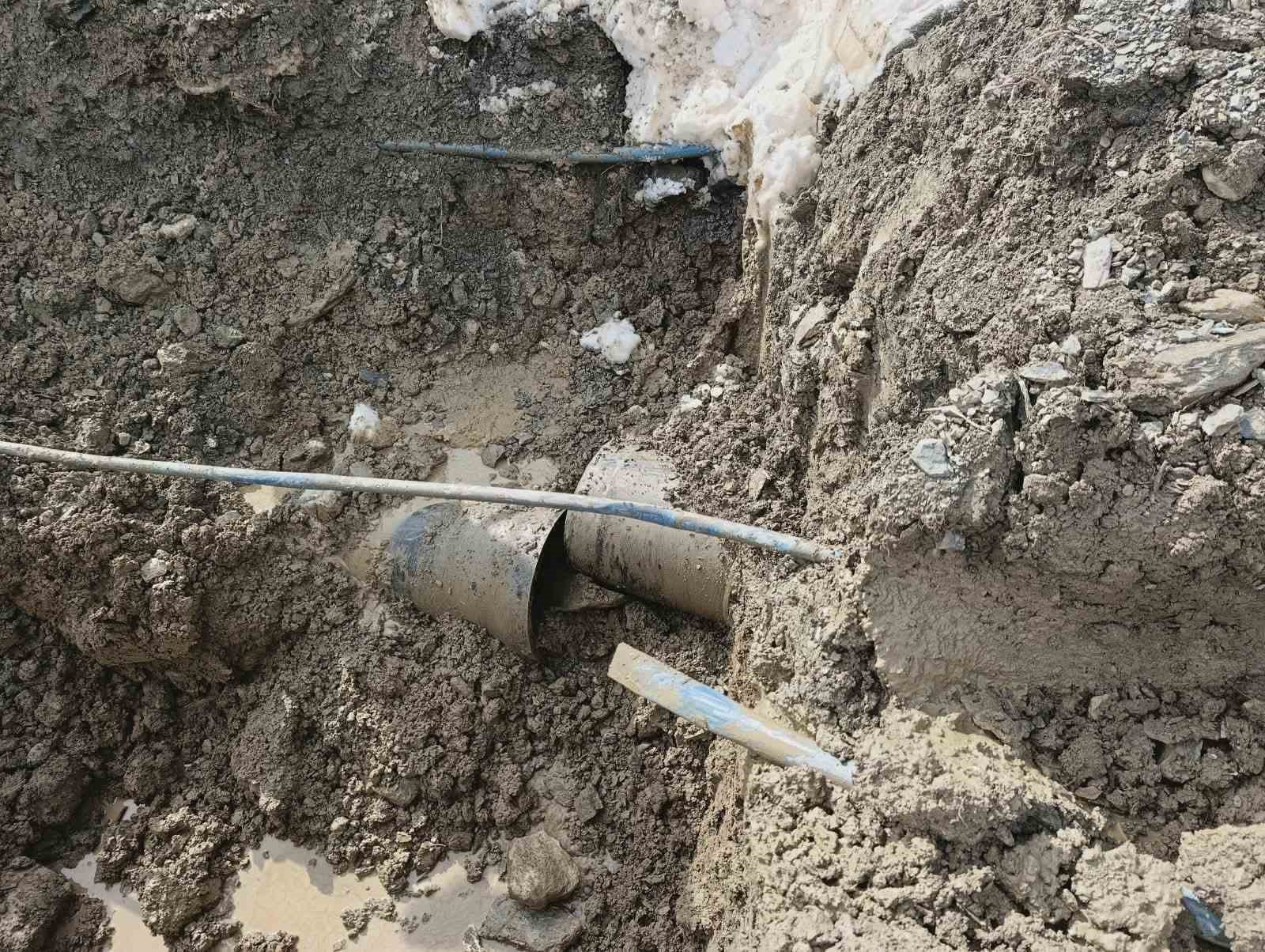 Heyelan içme suyu şebekesini vurdu
?v=1