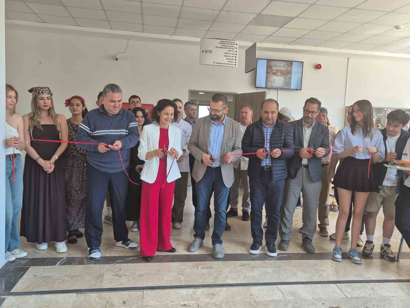 Üniversite öğrencilerinden  Anadolu Halk Kültüründe Ritüeller  sergisi
?v=1