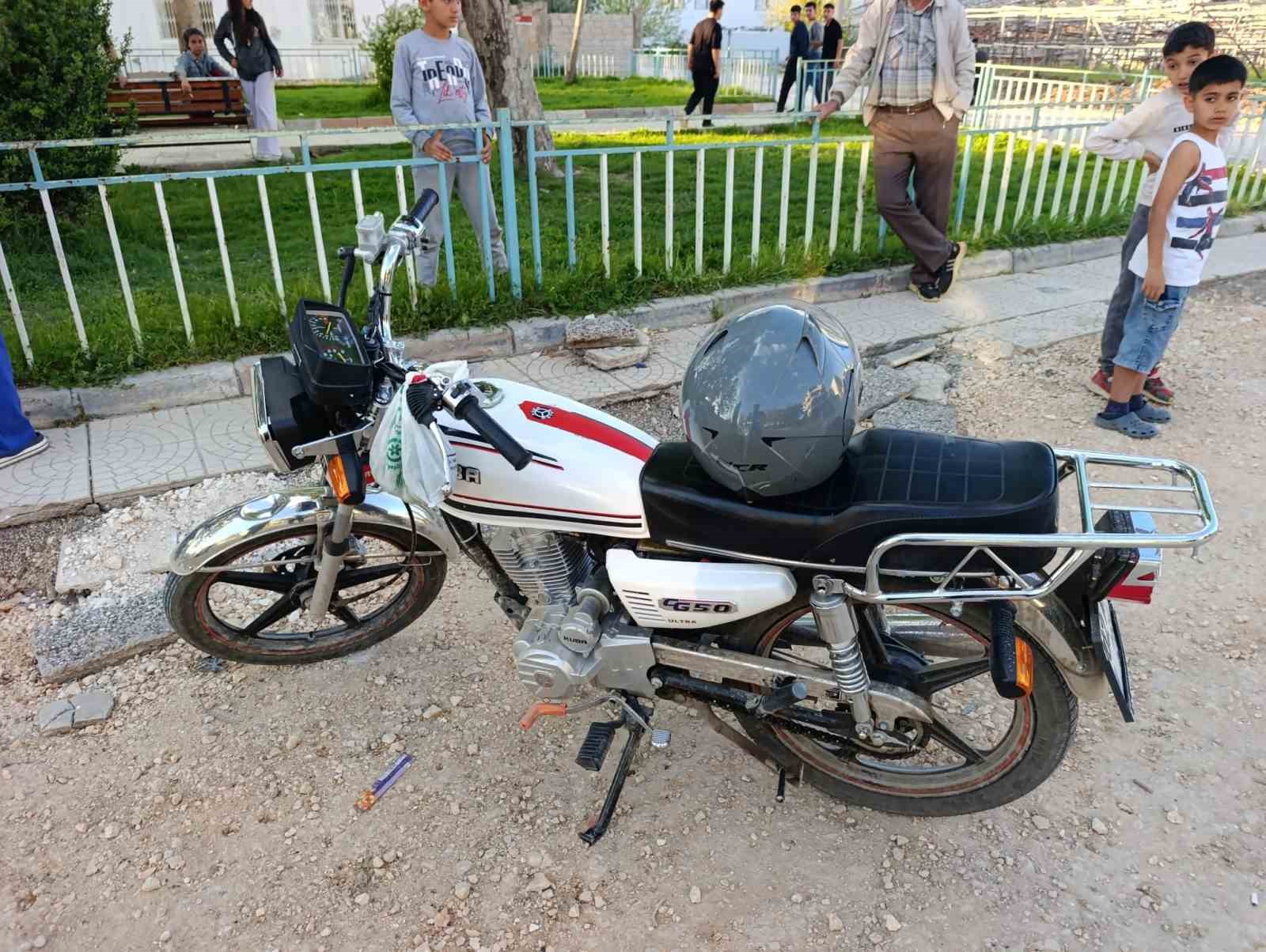 Motosikletle bisikletin çarpıştığı kazada 2 kişi yaralandı
?v=1