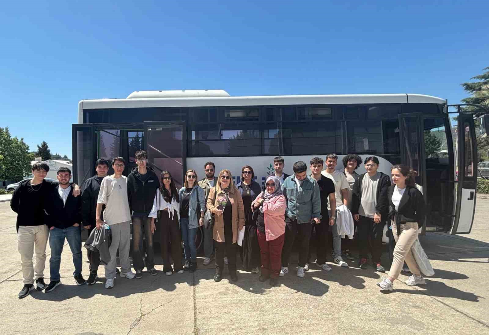 Geleceğin yazılımcılarından minik kalplere dokunuş
?v=1