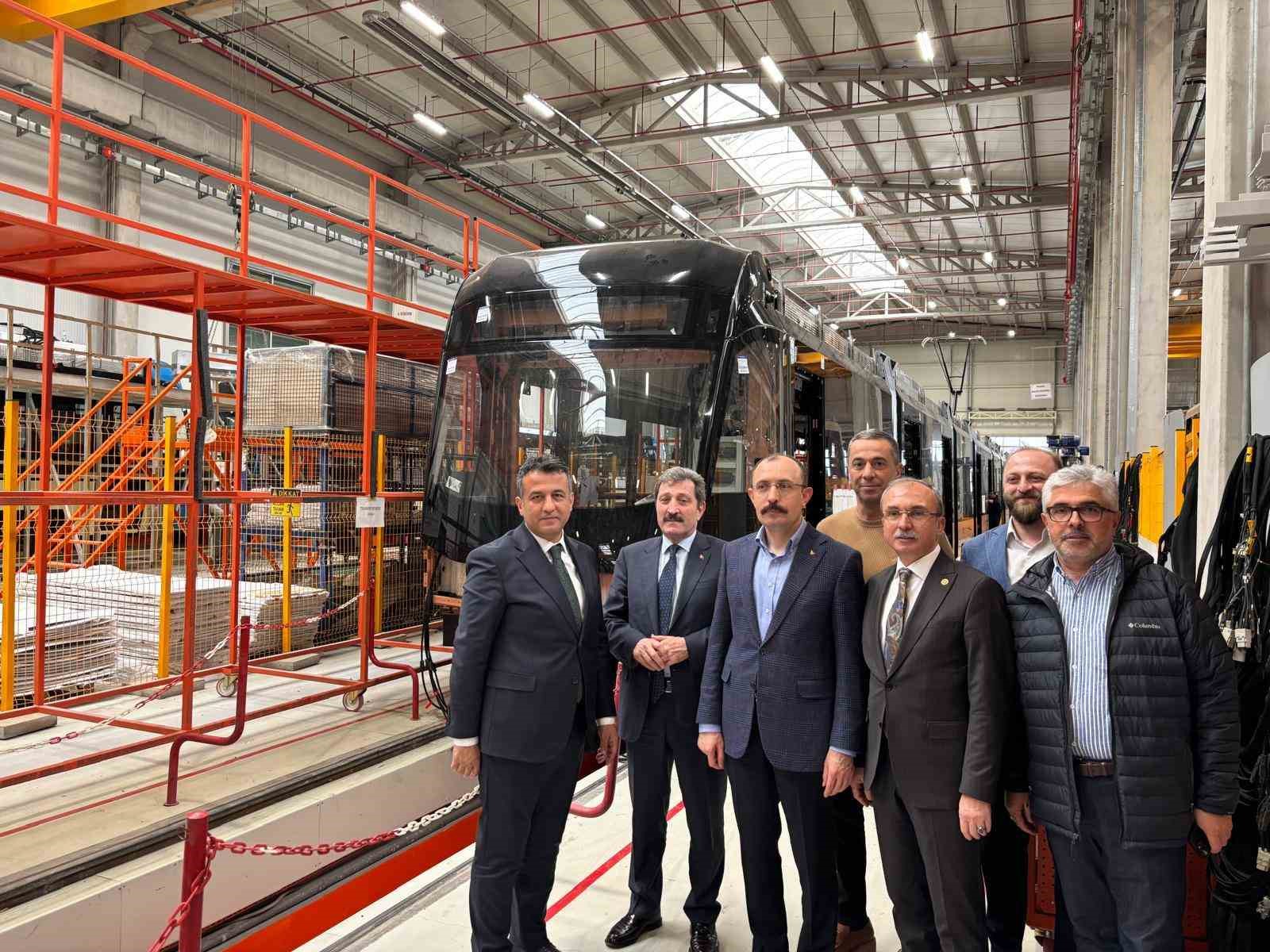 Yeni tramvayların ilki 2 Mayıs’ta yola çıkıyor: 19 Mayıs’ta hizmete girecek
?v=1