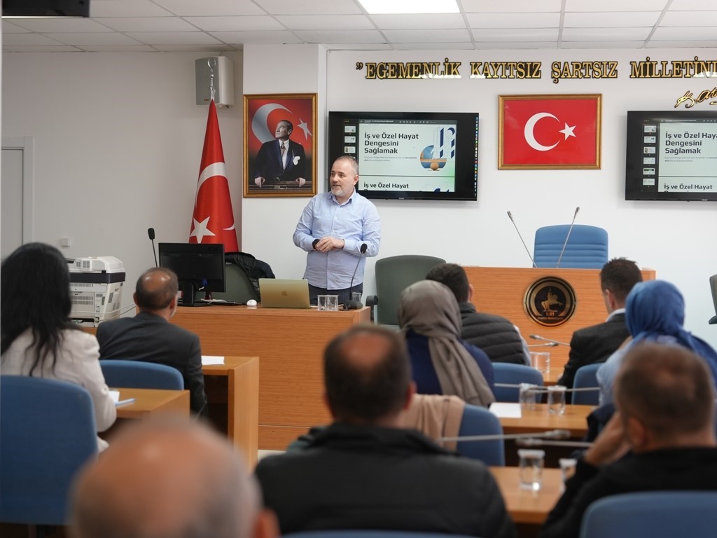 Belediye personeline ‘stres yönetimi’ eğitimi verildi
?v=1