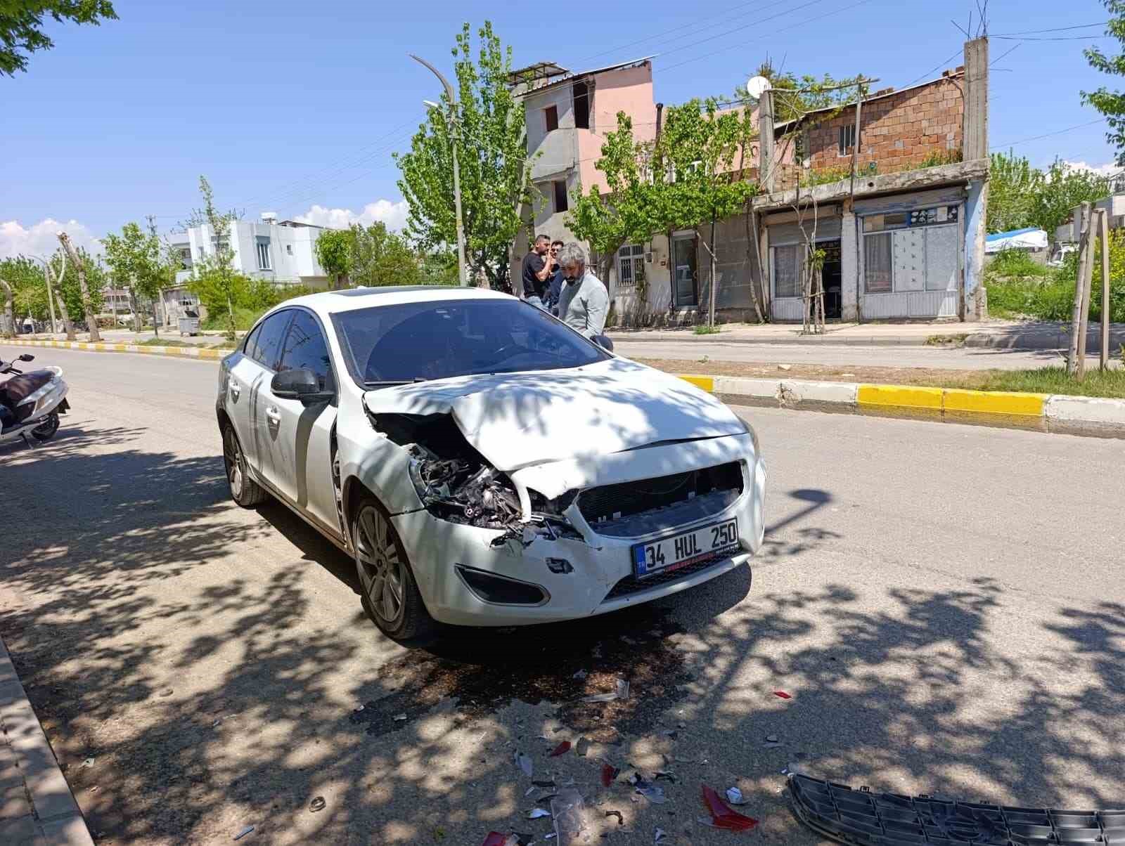 Aracın önünü keserek sürücüyü darp ettiler
?v=1