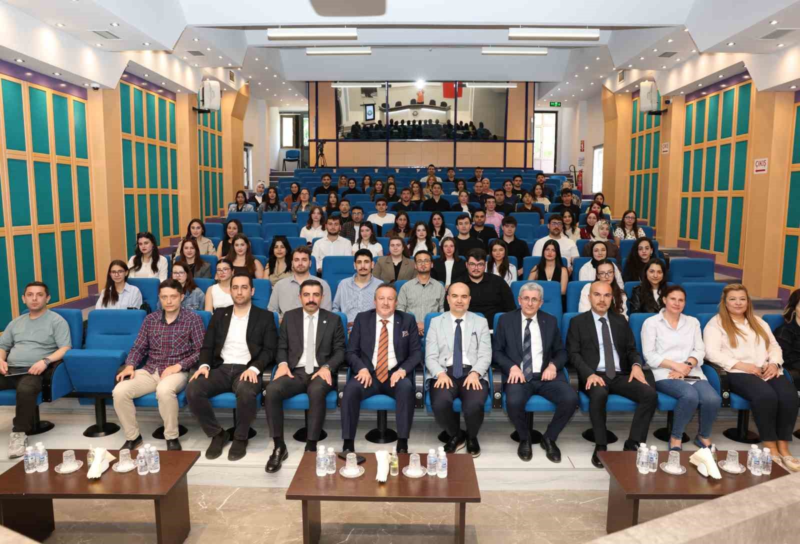 Üniversiteli öğrenciler Denizli OSB Yönetim Kurulu Başkanı Selim Yaymanoğlu ile buluştu
?v=1