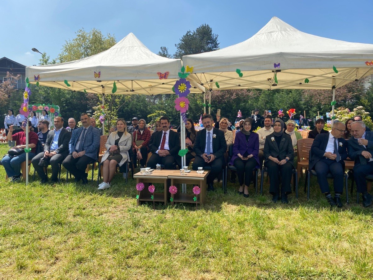 Minik öğrenciler hayallerini kağıda çizdi
?v=1