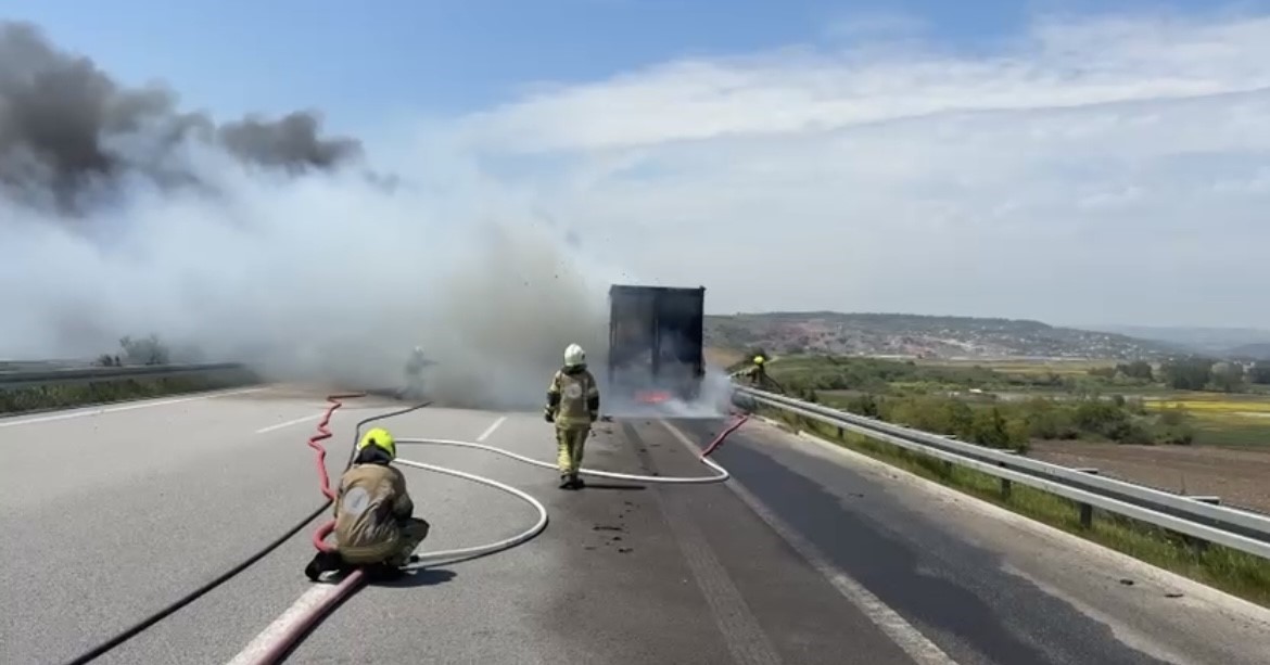 Bursa gişelerde yanan tır küle döndü
?v=1
