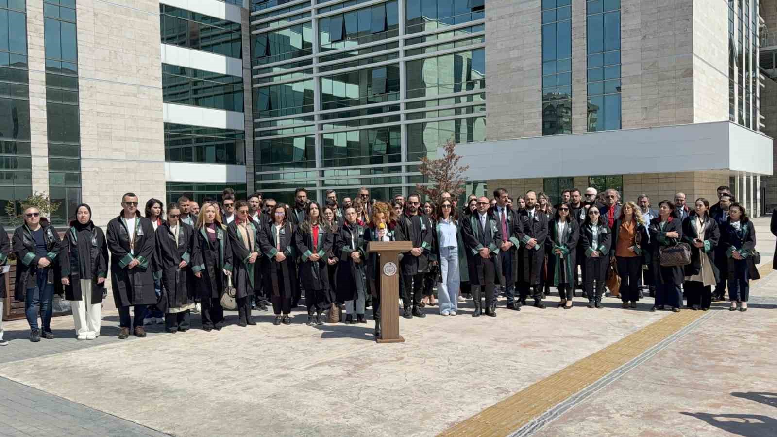 Avukat cinayetine tepki:  Savunmaya saldırı kabul edilemez 
?v=1