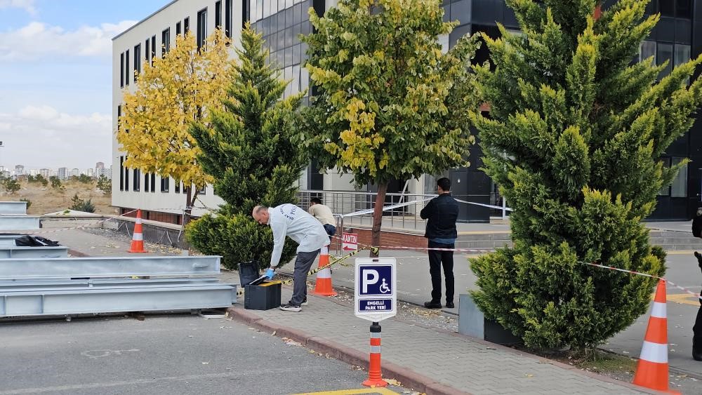 Eski eşini okuduğu fakültenin önünde öldüren sanığa ağırlaştırılmış müebbet
?v=1