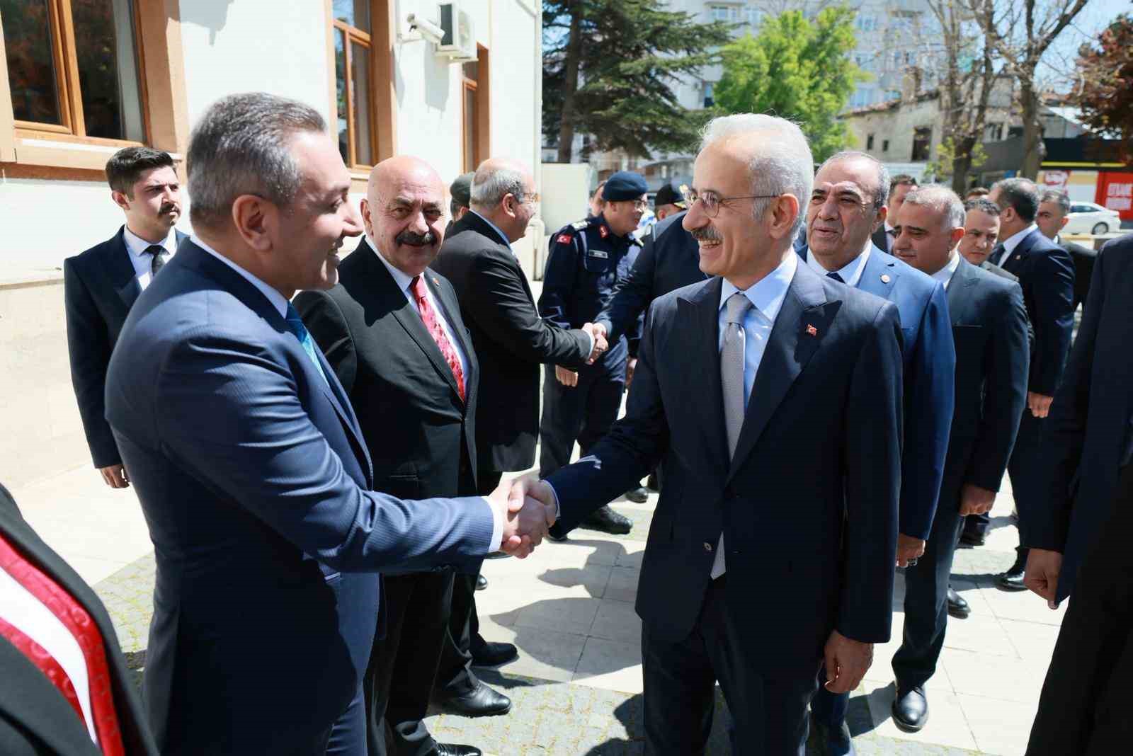 Başkan Dere, Sungurlu’nun ulaşım ihtiyaçlarını Bakan Uraloğlu’na iletti
?v=1