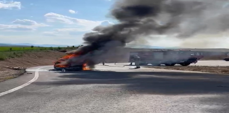 Ankara’da seyir halindeki araçta yangın çıktı?v=1