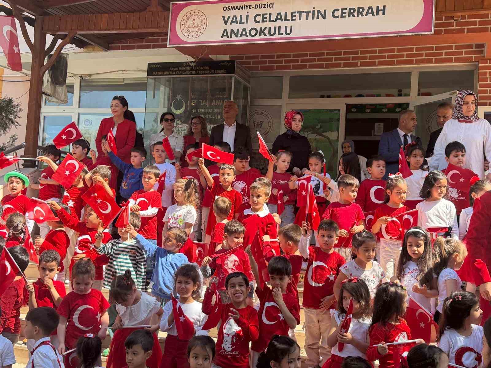 Osmaniye’de minik öğrencilerden el emeği bayrak sergisi
?v=1