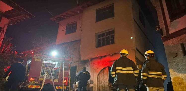 Safranbolu’da 2 katlı müstakil evde yangın paniği?v=1