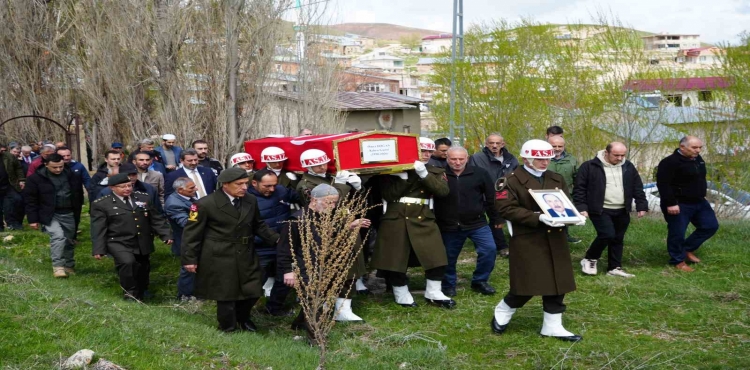 Kızından Kıbrıs Gazisi Babasına Veda Babamla Gurur Duyuyorum?v=1